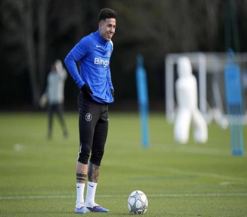 梅西停车遭,球迷送糖,签名相赠以,亚博体育,亚博体育官网,亚博体育app,亚博体育下载